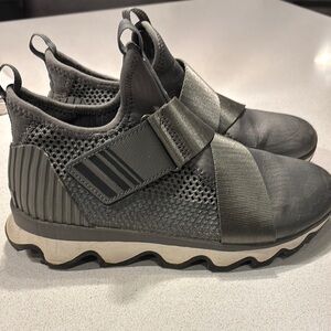 Sorel Women's kinetic Shoes - Gray and Black